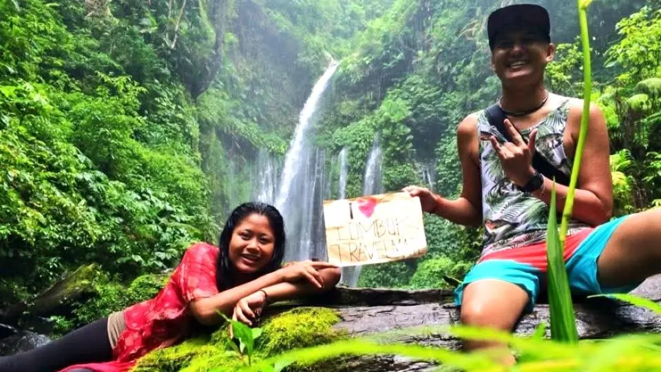 Pemandangan barisan Kerbau di Pantai Selong Belanak dalam Paket Tour Lombok Travelmate