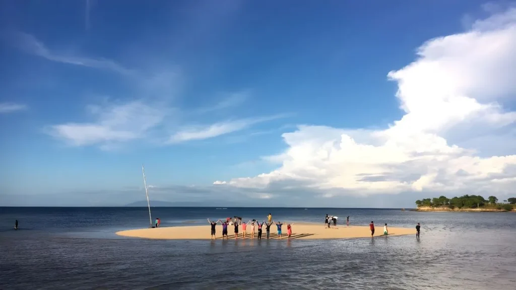 Pulau pasir Pantai Pink Lombok untuk Paket Tour Lombok 4H3M D