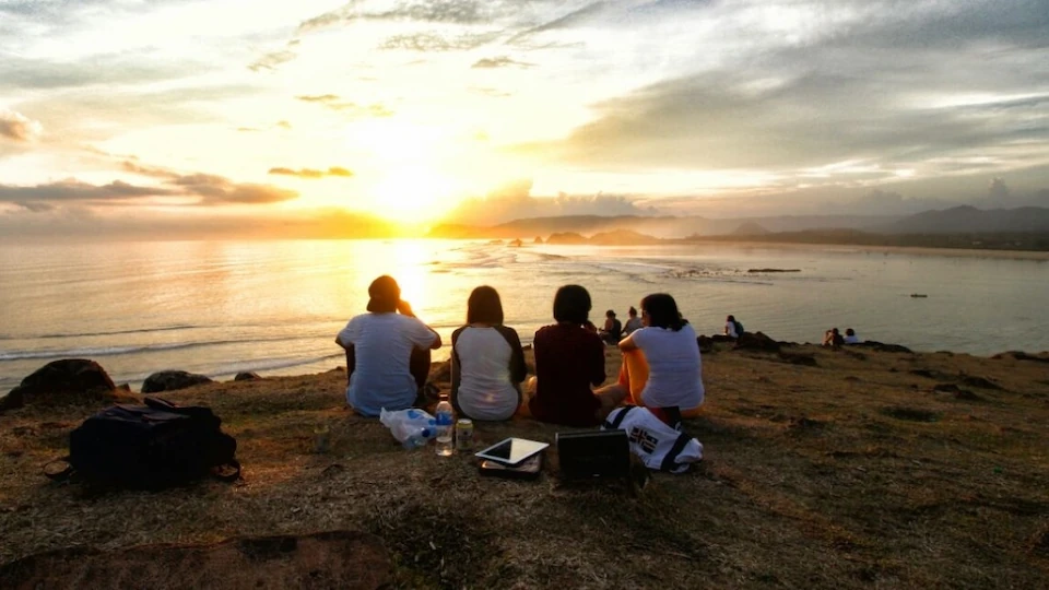 Menikmati suasana sunset di Bukit Merese Lombok – Itinerary Hari 1 Paket Tour Lombok 4H3M C