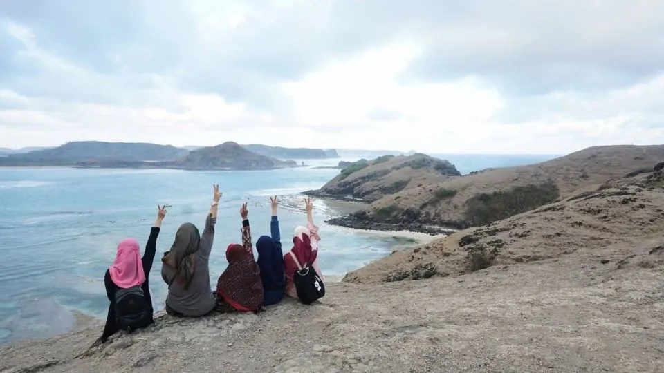 Menikmati suasana Bukit Merese Lombok – itinerary Hari 2 Paket Tour Lombok 2H1M B