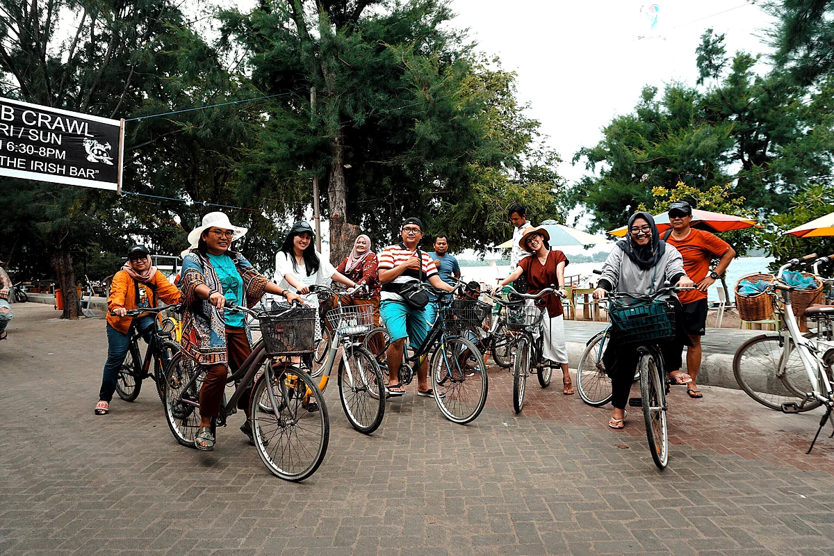 Bersepeda keliling Gili Trawangan, Paket Tour Lombok 3 Hari 2 Malam E