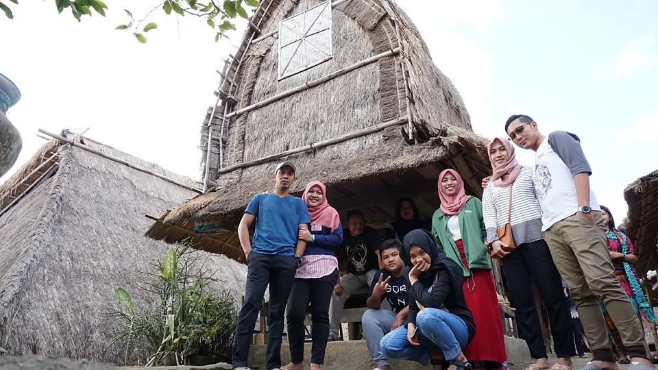 Tamu Lombok Travelmate di Desa Sade, Lombok