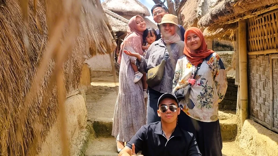 Tamu Lombok Travelmate di Desa Sade, Lombok